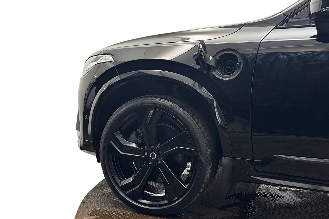 Volvo XC90 Recharge T8 AWD Ultimate Dark 7sits Luft Pano 360° B&W – bild 8 av 37