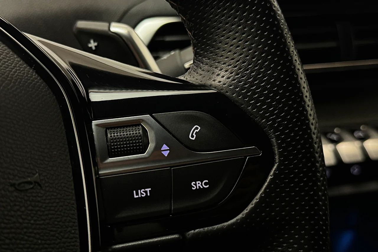 Peugeot 3008 1.2 PureTech GT Navi Kamera Delläder Cockpit MOMS 131hk – bild 19 av 31