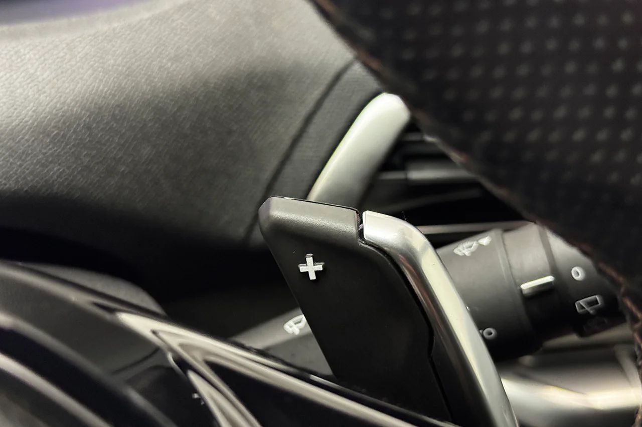 Peugeot 3008 1.2 PureTech GT Navi Kamera Delläder Cockpit MOMS 131hk – bild 21 av 31