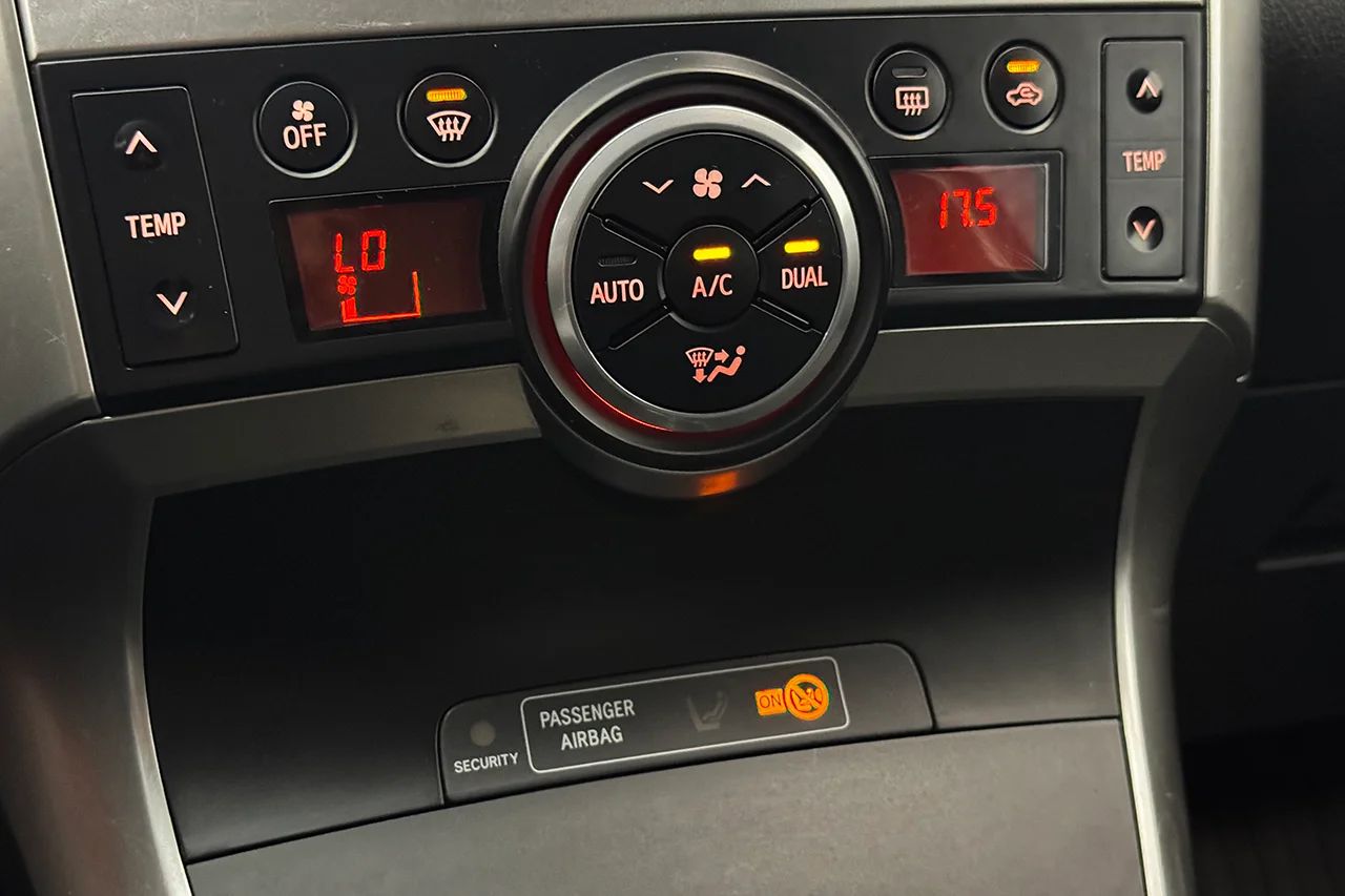 Toyota Verso 1.8 Business Automat 7-sits Navi Kamera Blåtand 147hk – bild 27 av 32