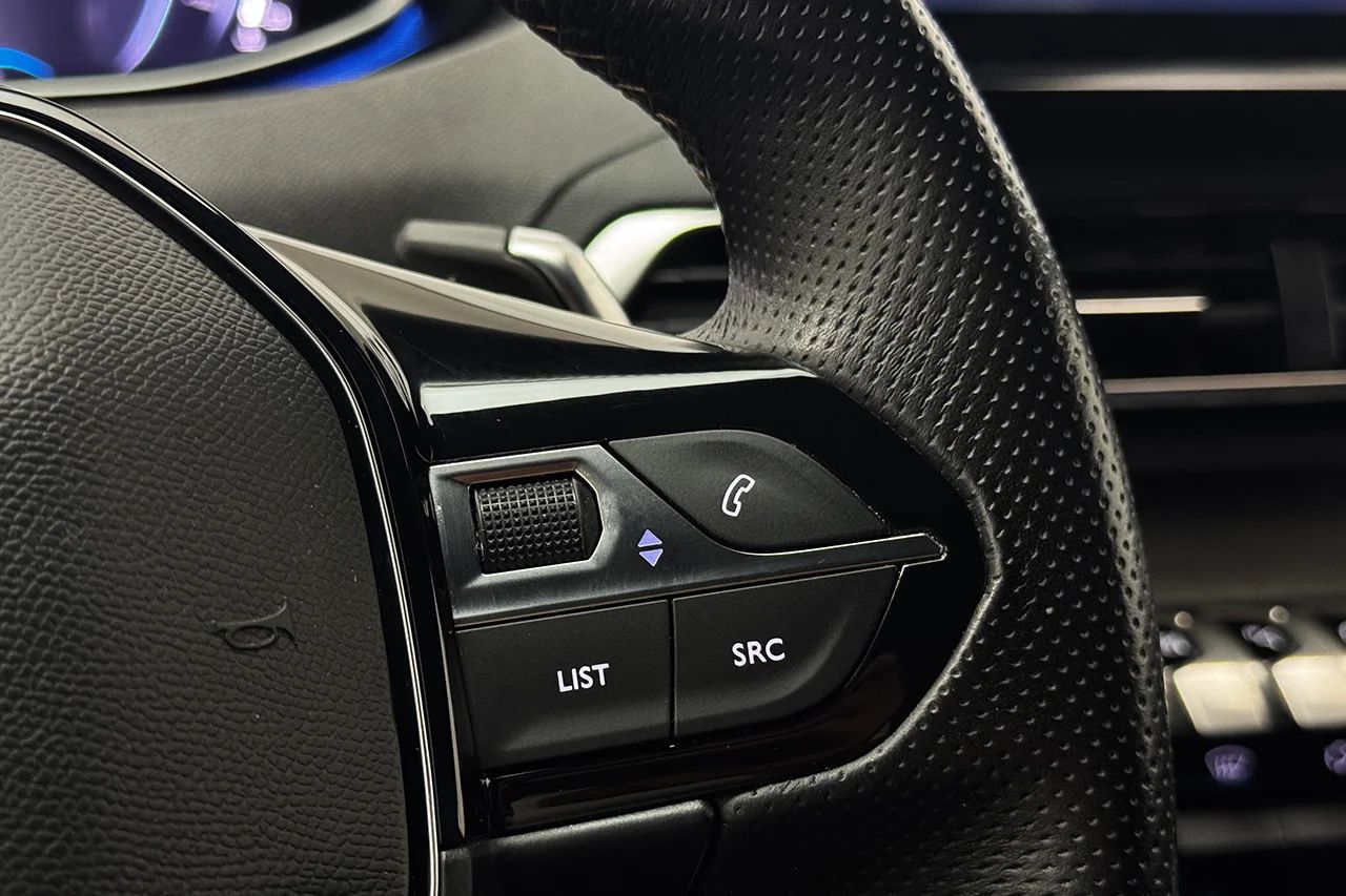 Peugeot 3008 1.2 PureTech GT Navi Kamera Delläder Cockpit MOMS 131hk – bild 17 av 31