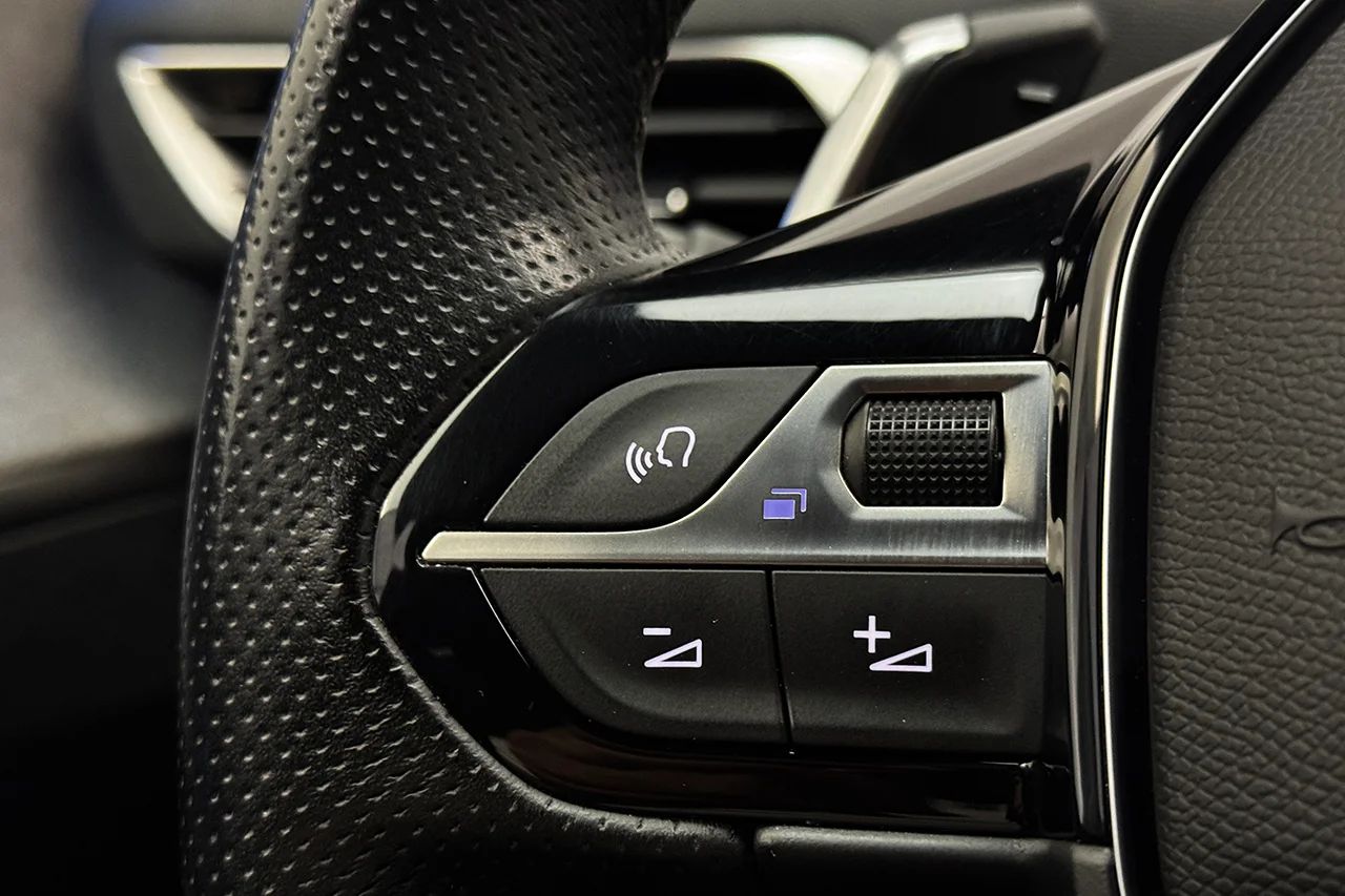 Peugeot 3008 1.2 PureTech GT Navi Kamera Delläder Cockpit MOMS 131hk – bild 16 av 31