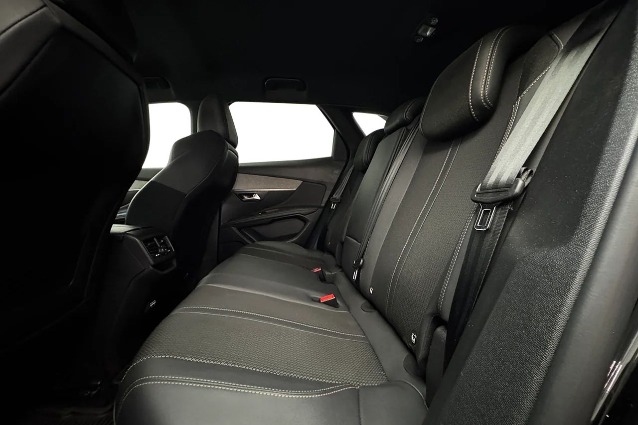 Peugeot 3008 1.2 PureTech GT Navi Kamera Delläder Cockpit MOMS 131hk – bild 11 av 31