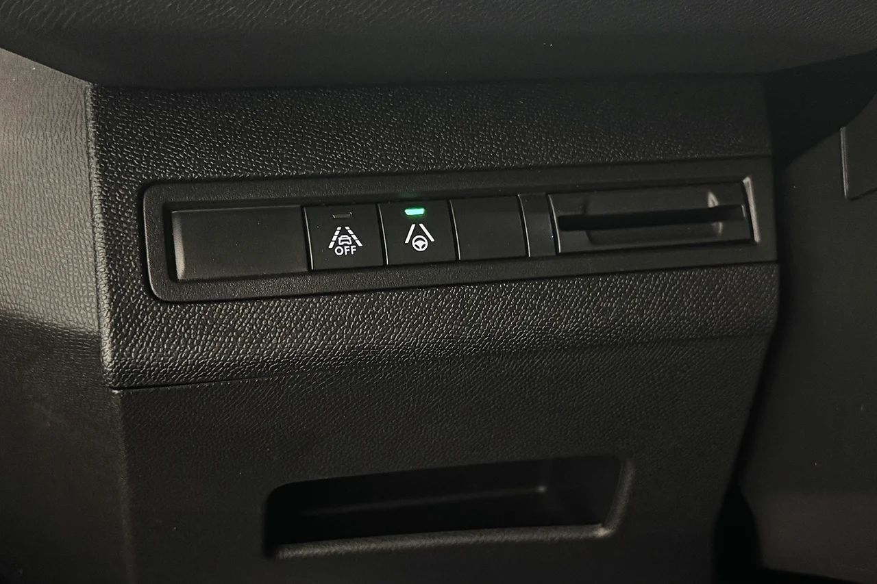 Peugeot 3008 1.2 PureTech GT Navi Kamera Delläder Cockpit MOMS 131hk – bild 29 av 31