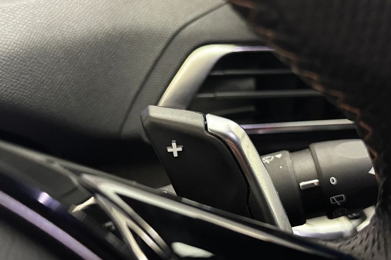 Peugeot 3008 1.2 PureTech GT Navi Kamera Delläder Cockpit MOMS 131hk – bild 19 av 31
