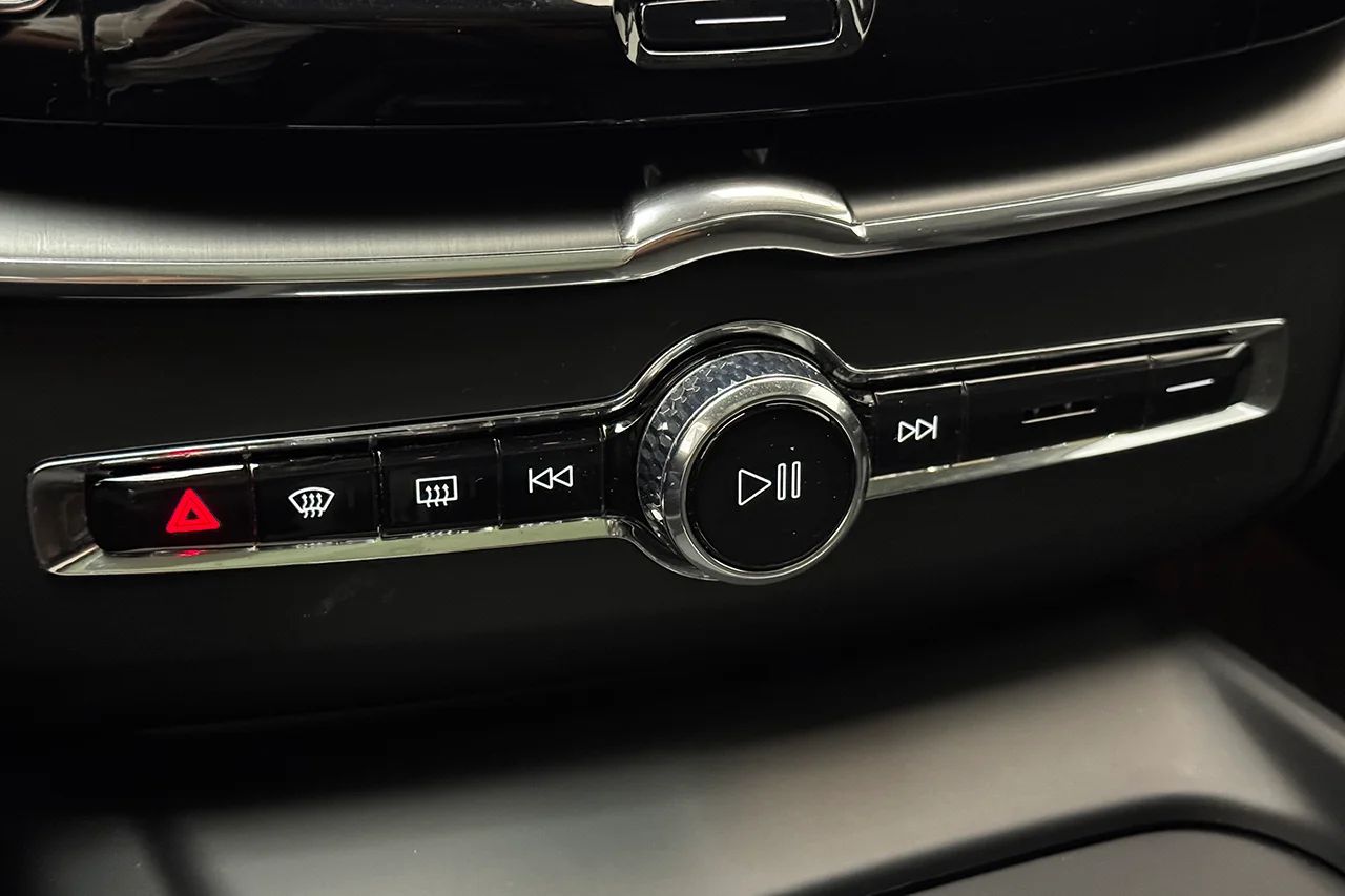 Volvo XC60 T6 Plug-In AWD SE Drag Pano Cockpit Navi Kamera BLIS 350hk – bild 29 av 37