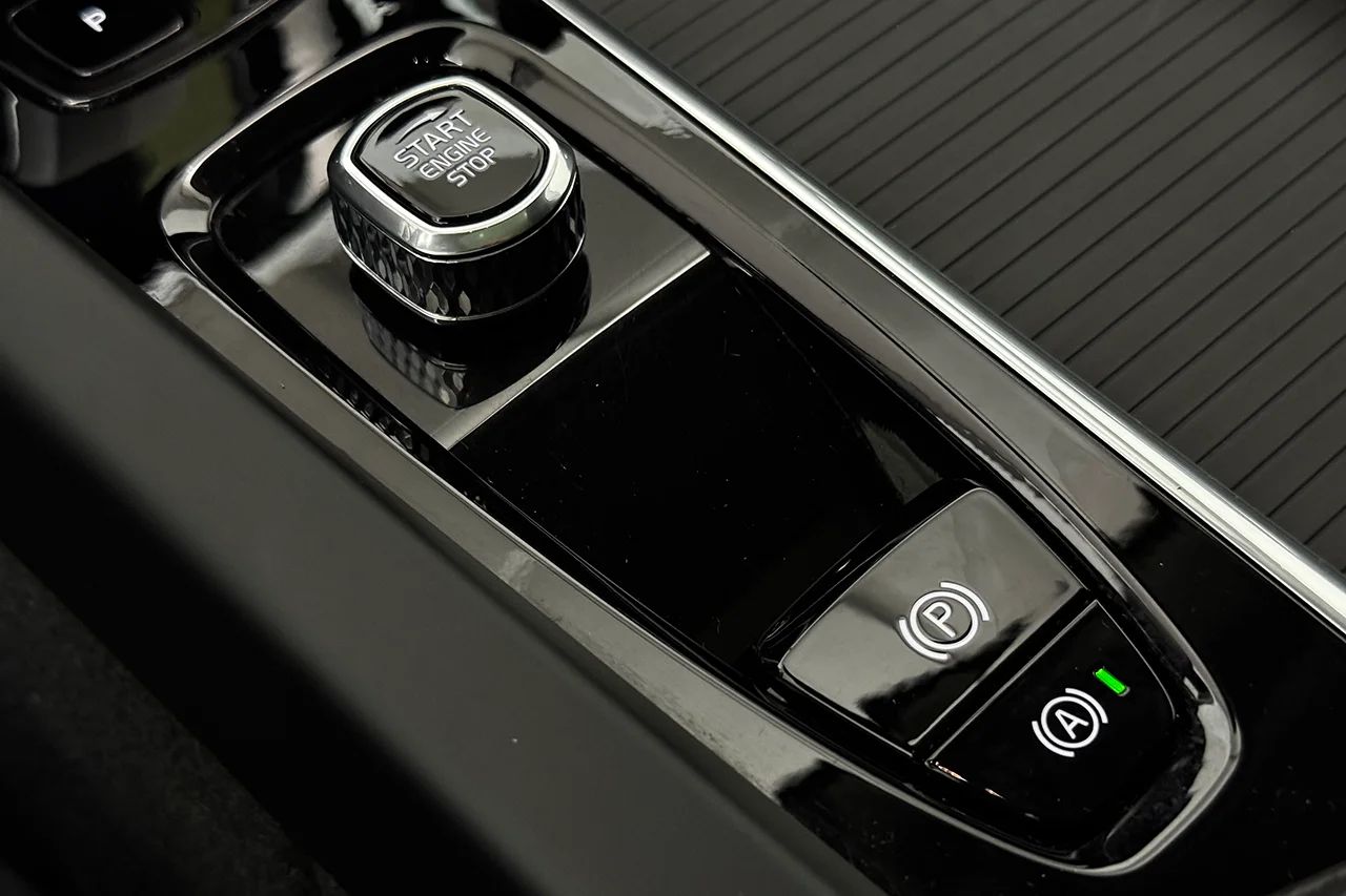 Volvo XC60 T6 Plug-In AWD SE Drag Pano Cockpit Navi Kamera BLIS 350hk – bild 31 av 37