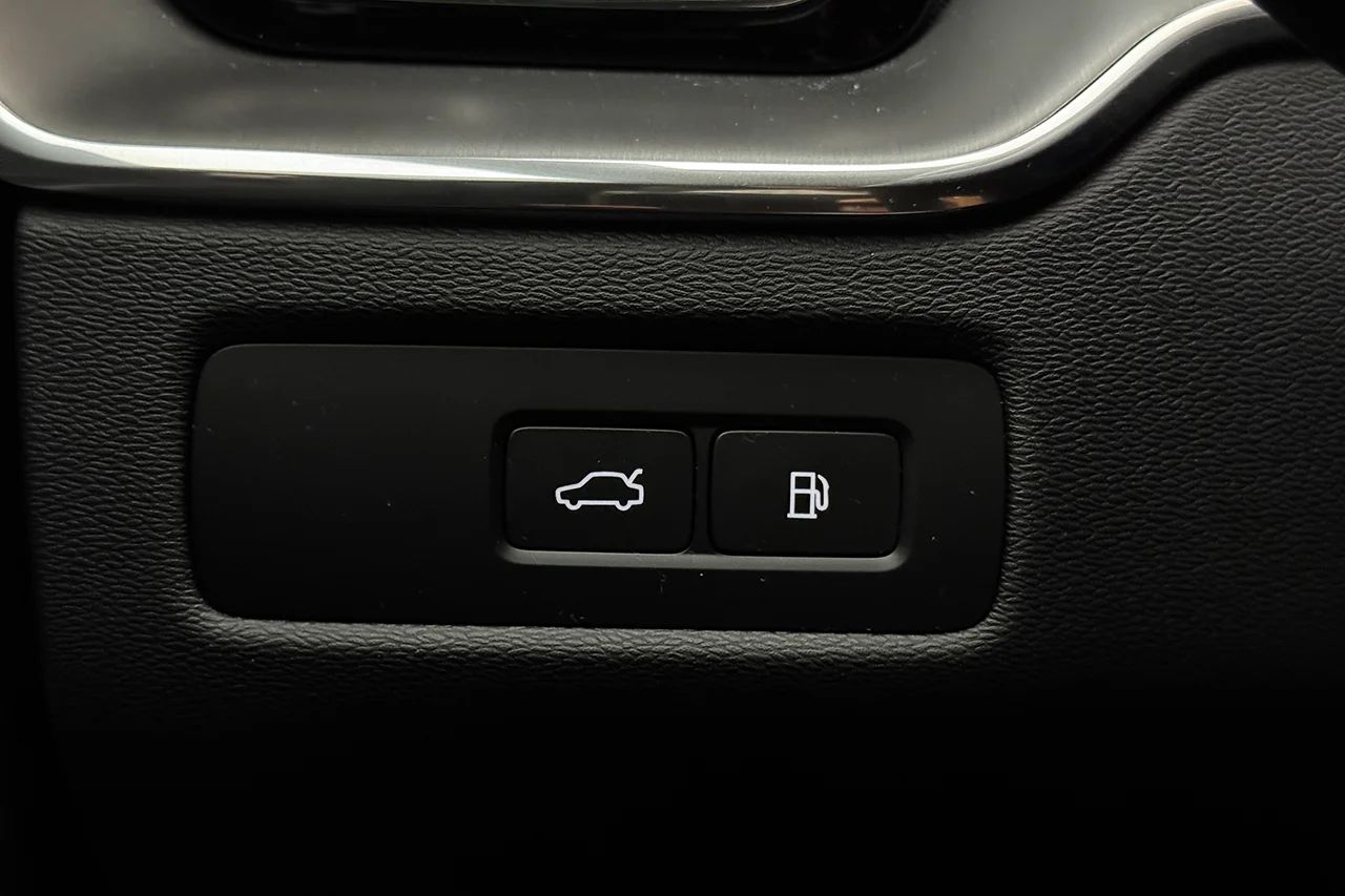 Volvo XC60 T6 Plug-In AWD SE Drag Pano Cockpit Navi Kamera BLIS 350hk – bild 33 av 37