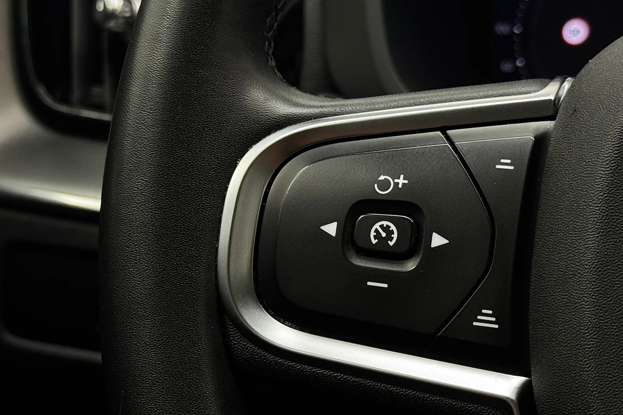 Volvo XC60 T6 Plug-In AWD SE Drag Pano Cockpit Navi Kamera BLIS 350hk – bild 20 av 37