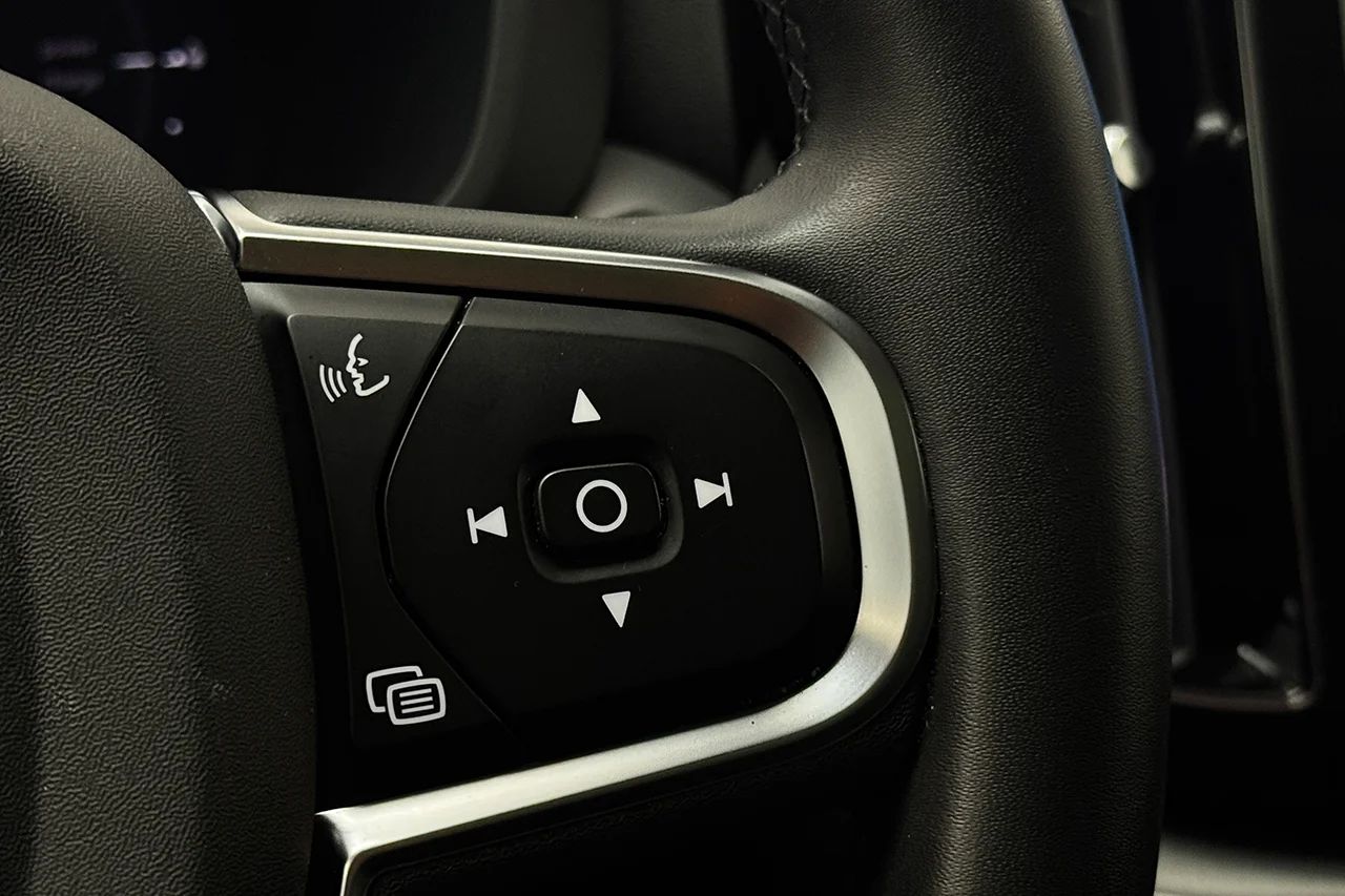 Volvo XC60 T6 Plug-In AWD SE Drag Pano Cockpit Navi Kamera BLIS 350hk – bild 21 av 37