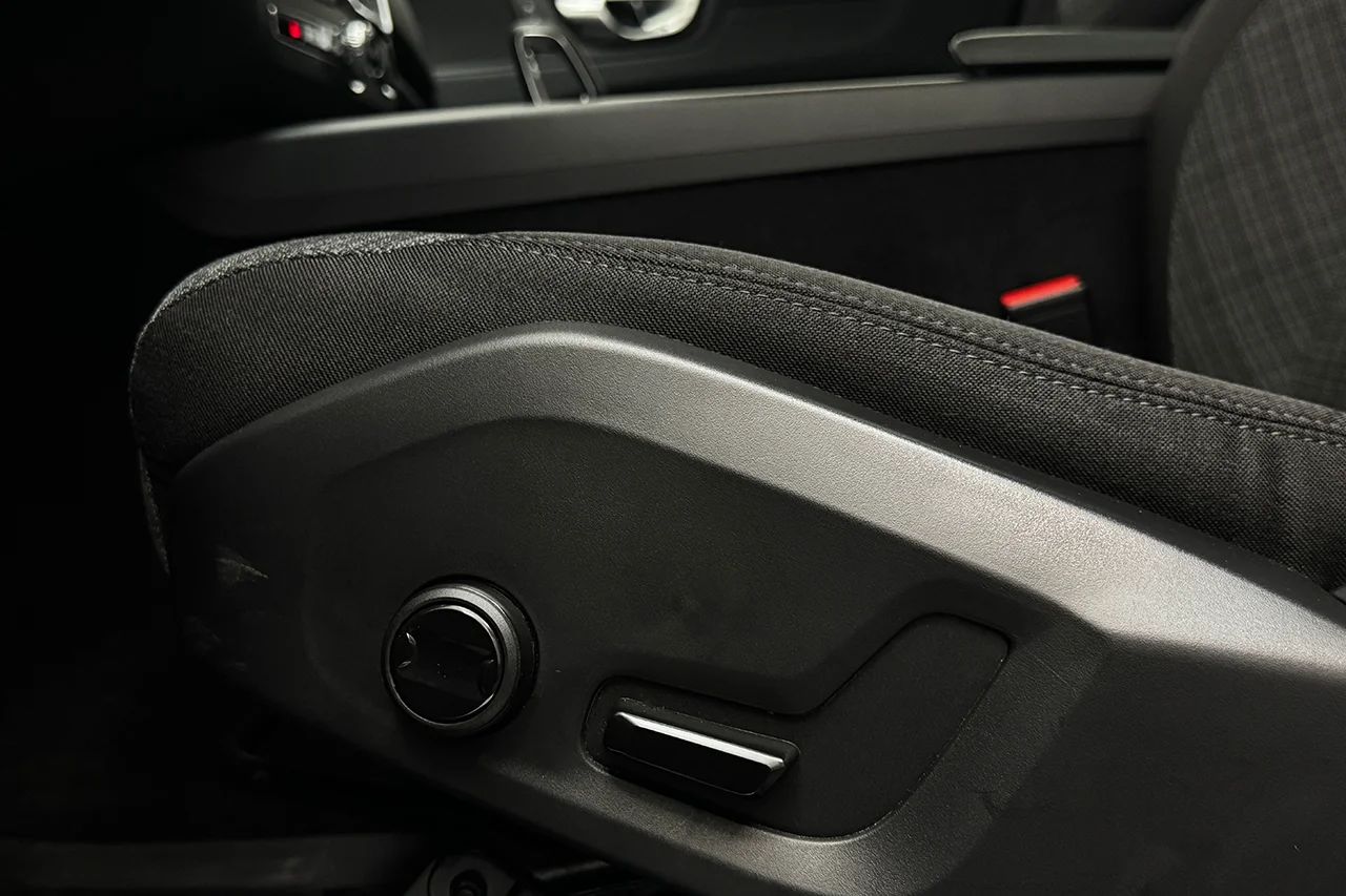 Volvo XC60 T6 Plug-In AWD SE Drag Pano Cockpit Navi Kamera BLIS 350hk – bild 13 av 37