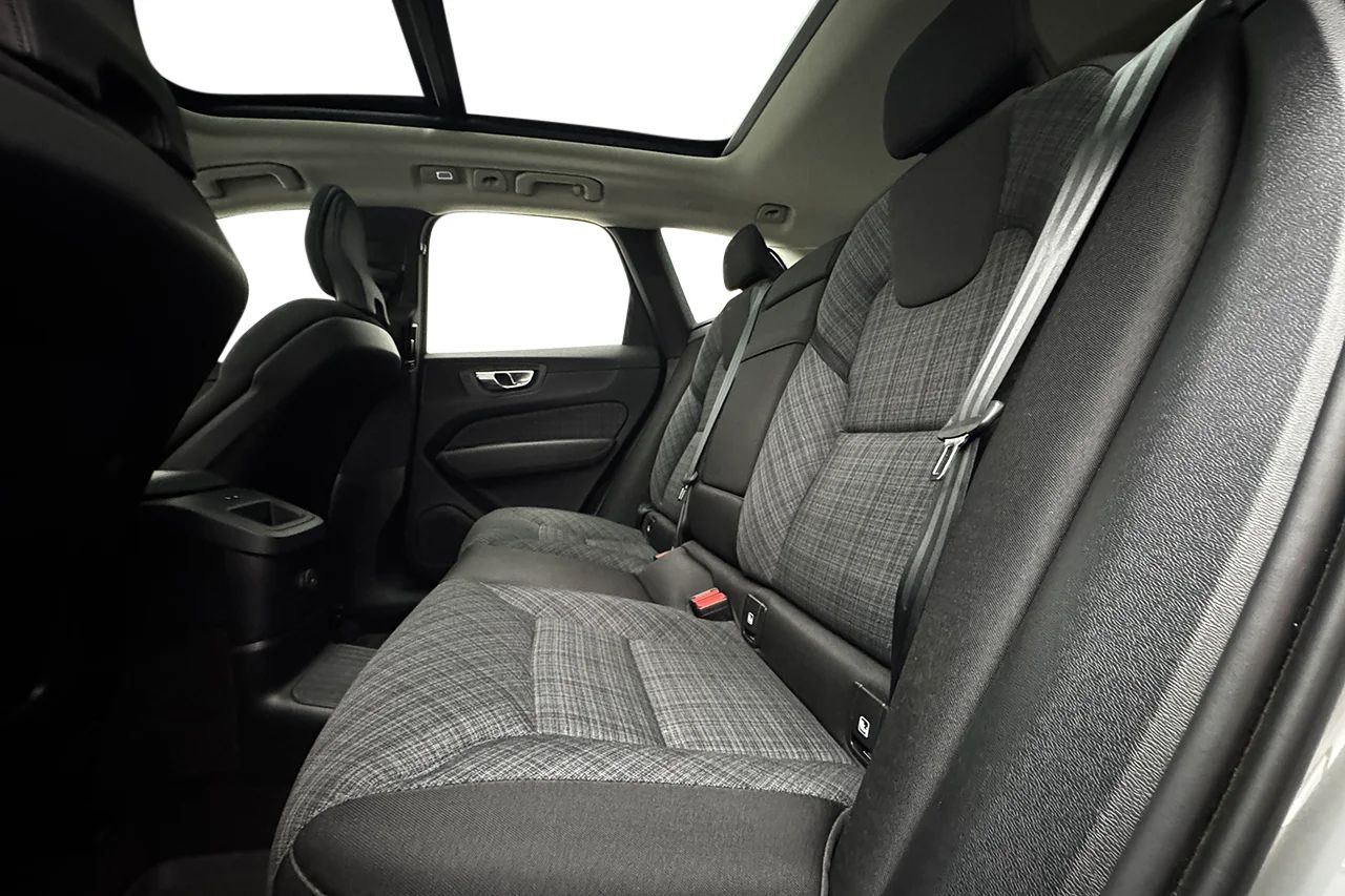 Volvo XC60 T6 Plug-In AWD SE Drag Pano Cockpit Navi Kamera BLIS 350hk – bild 14 av 37
