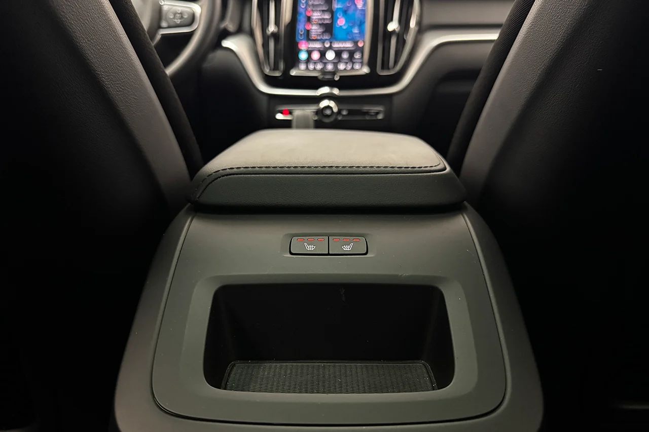 Volvo XC60 T6 Plug-In AWD SE Drag Pano Cockpit Navi Kamera BLIS 350hk – bild 15 av 37