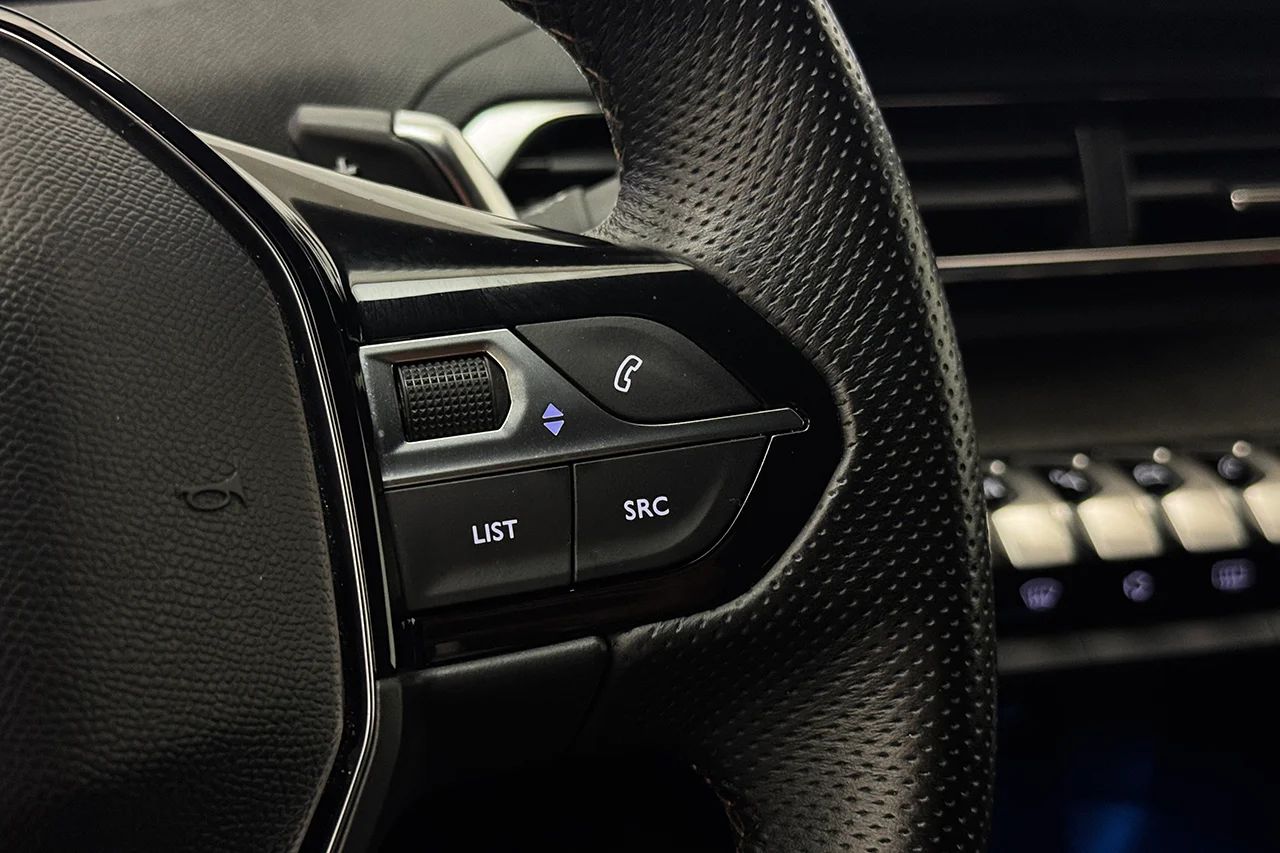 Peugeot 3008 1.2 PureTech GT Navi Kamera Delläder Cockpit MOMS 131hk – bild 18 av 31