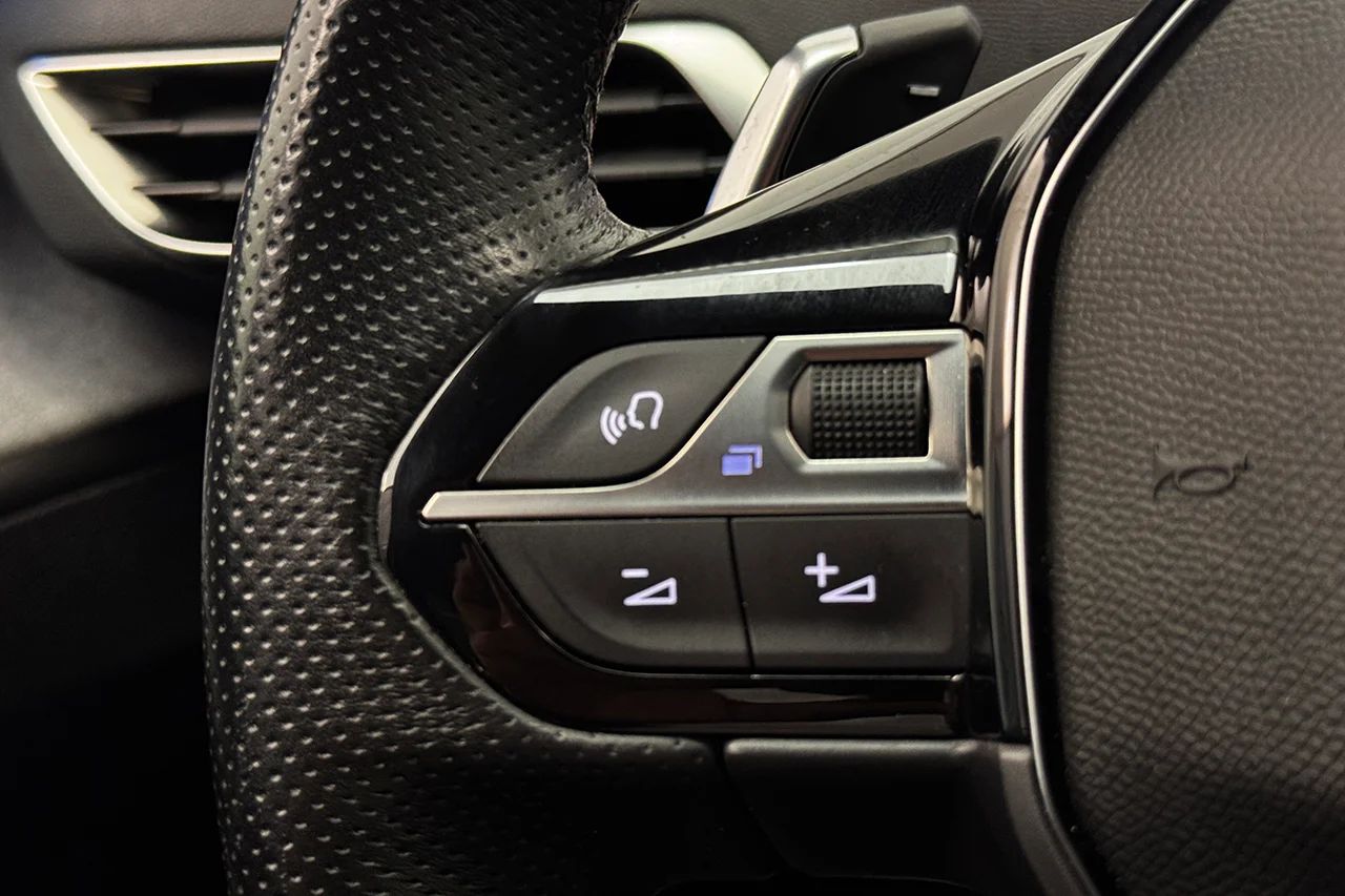 Peugeot 3008 1.2 PureTech GT Navi Kamera Delläder Cockpit MOMS 131hk – bild 17 av 31