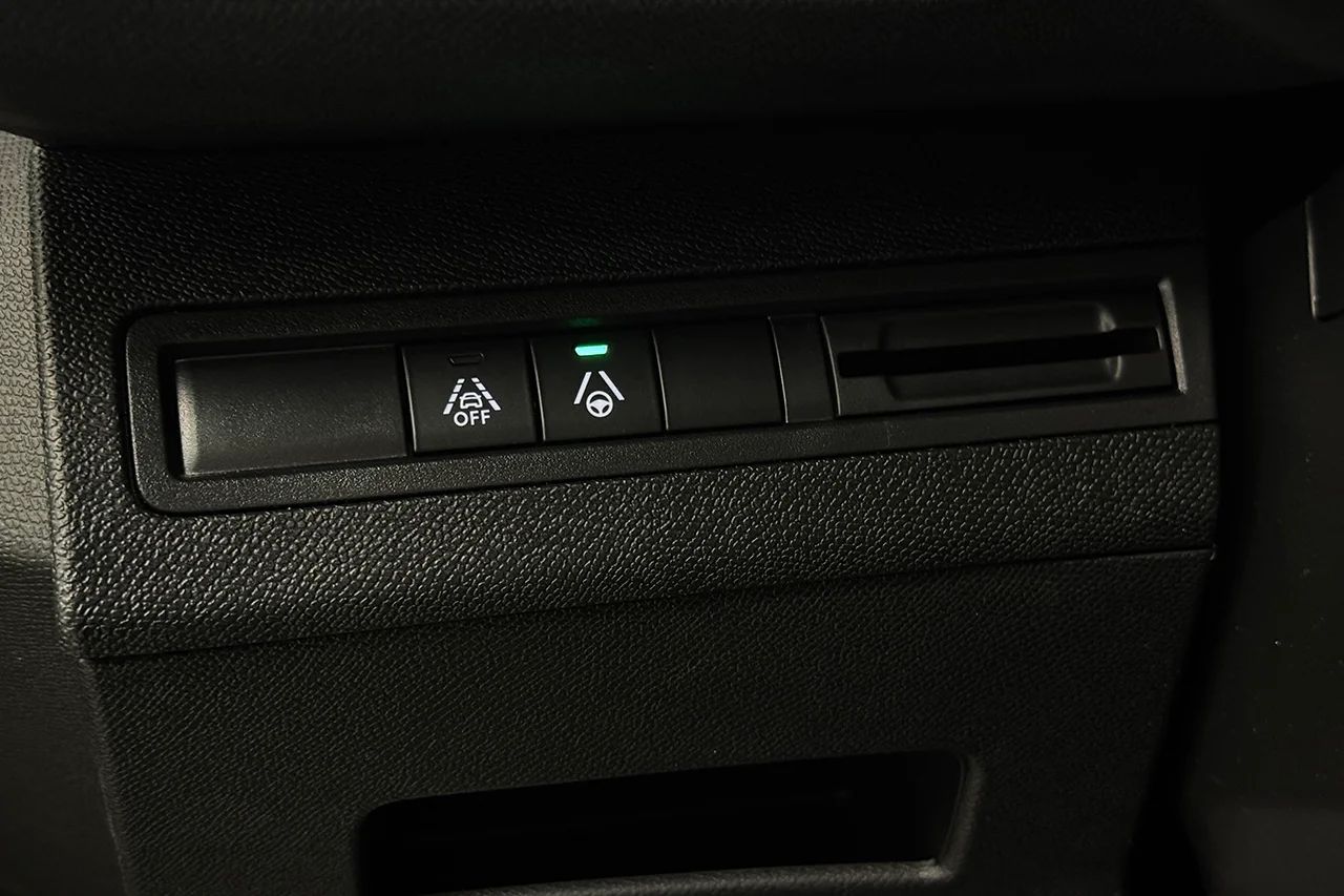 Peugeot 3008 1.2 PureTech GT Navi Kamera Delläder Cockpit MOMS 131hk – bild 30 av 31