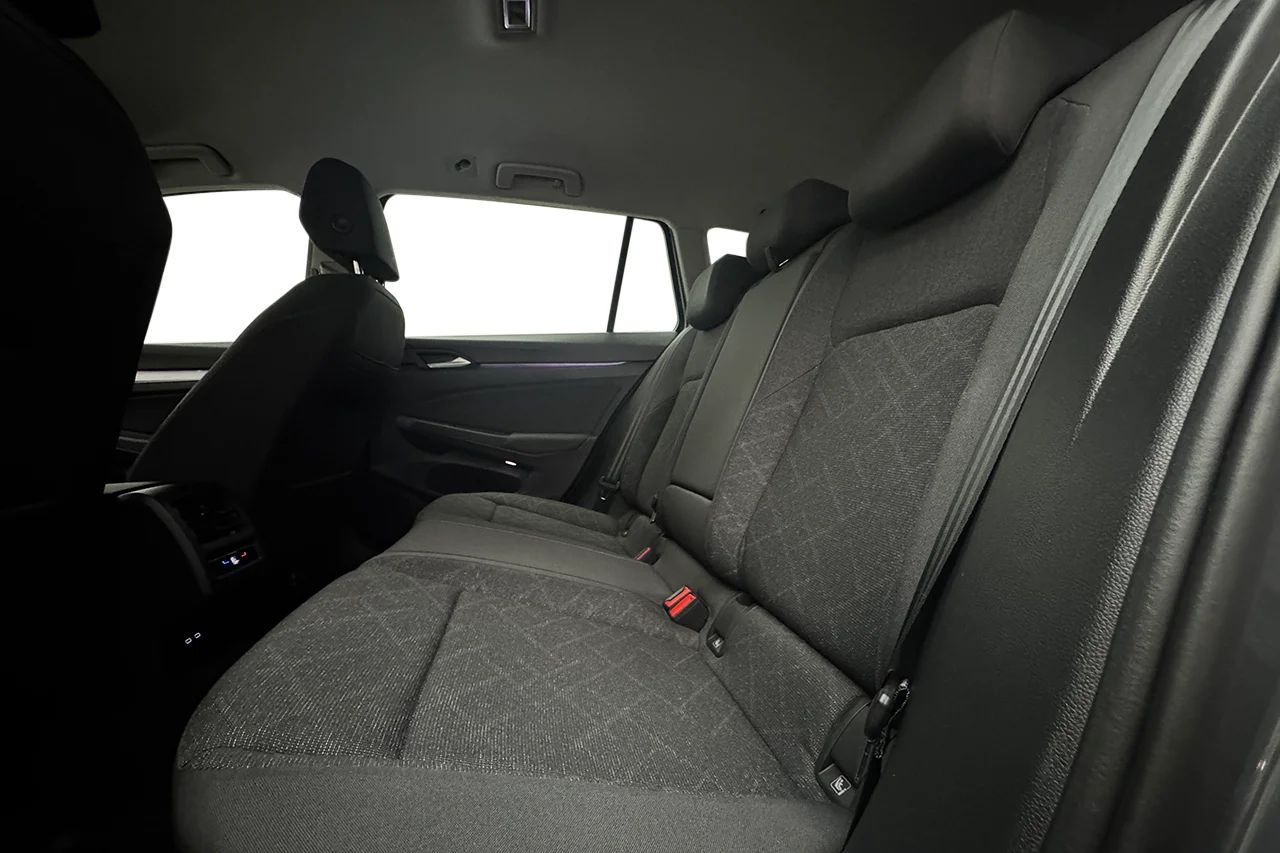 Volkswagen Golf Sportscombi 1.5 eTSI Automat Massage Navi Kamera Cockpit Keyless MOMS 131hk – bild 15 av 36