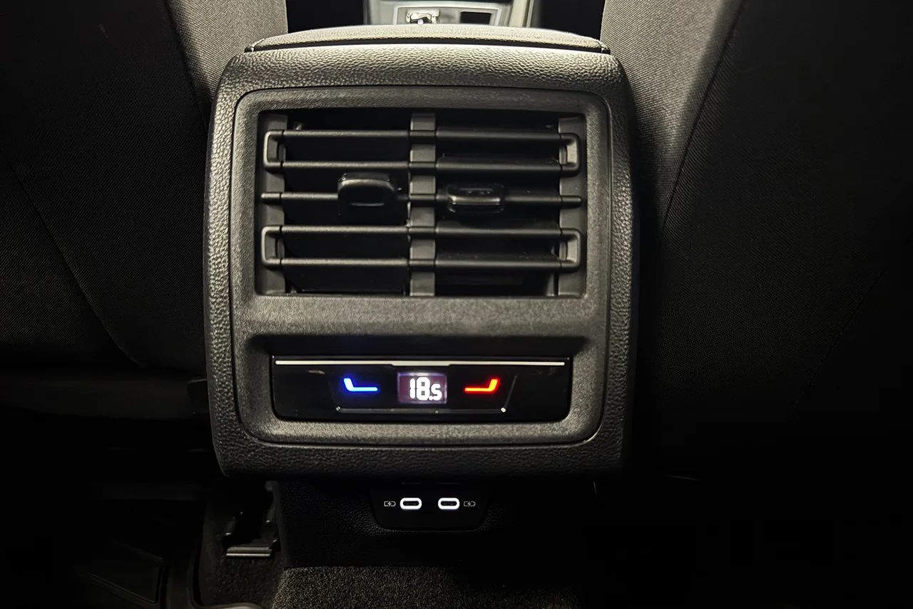 Volkswagen Golf Sportscombi 1.5 eTSI Automat Massage Navi Kamera Cockpit Keyless MOMS 131hk – bild 17 av 36