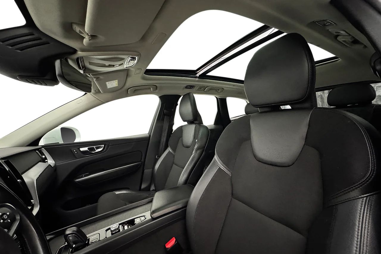Volvo XC60 T8 Twin Engine AWD Automat Momentum Advanced Drag Pano Navi Kamera Delläder Värmare MOMS 392hk – bild 12 av 38