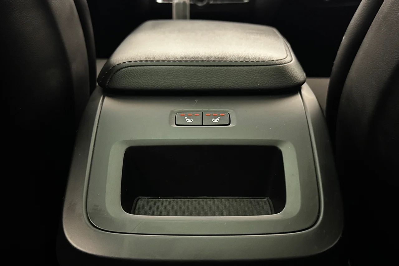 Volvo XC60 T8 Twin Engine AWD Automat Momentum Advanced Drag Pano Navi Kamera Delläder Värmare MOMS 392hk – bild 17 av 38