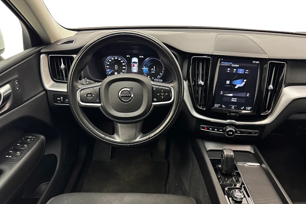 Volvo XC60 T8 Twin Engine AWD Automat Momentum Advanced Drag Pano Navi Kamera Delläder Värmare MOMS 392hk – bild 20 av 38