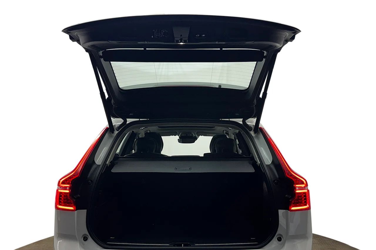 Volvo XC60 T8 Twin Engine AWD Automat Momentum Advanced Drag Pano Navi Kamera Delläder Värmare MOMS 392hk – bild 36 av 38