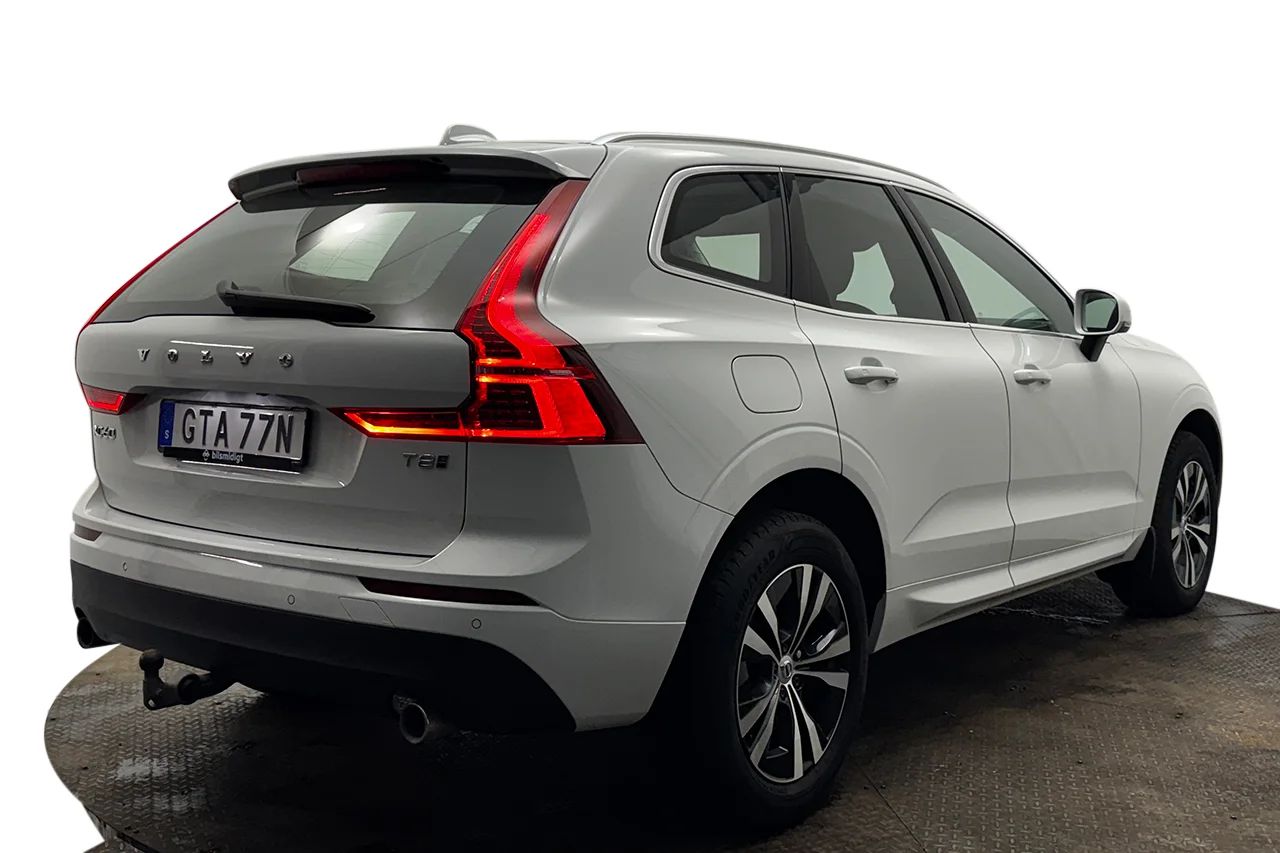 Volvo XC60 T8 Twin Engine AWD Automat Momentum Advanced Drag Pano Navi Kamera Delläder Värmare MOMS 392hk – bild 5 av 38