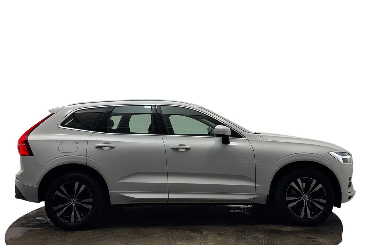 Volvo XC60 T8 Twin Engine AWD Automat Momentum Advanced Drag Pano Navi Kamera Delläder Värmare MOMS 392hk – bild 4 av 38