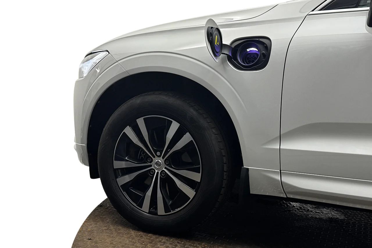 Volvo XC60 T8 Twin Engine AWD Automat Momentum Advanced Drag Pano Navi Kamera Delläder Värmare MOMS 392hk – bild 10 av 38