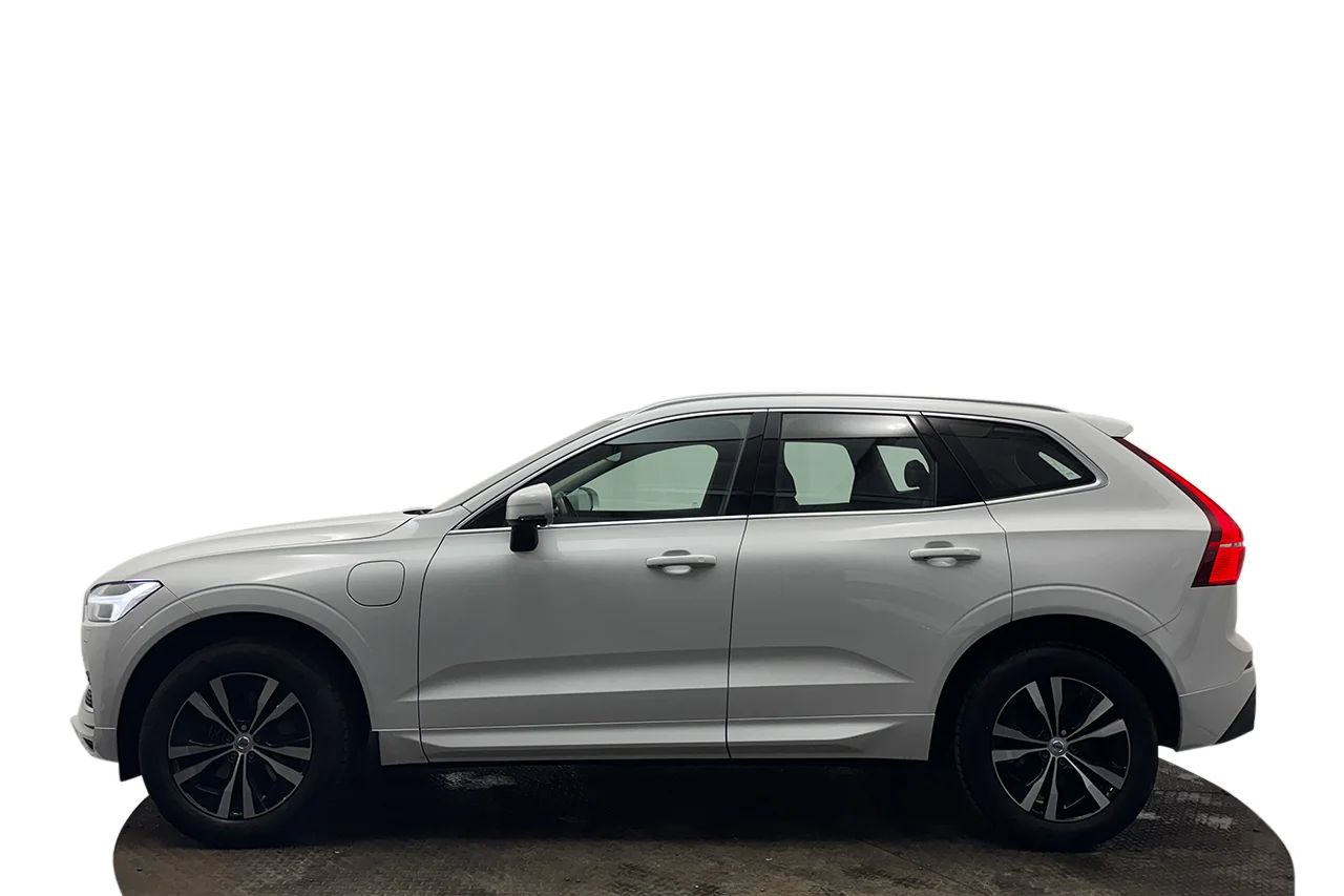 Volvo XC60 T8 Twin Engine AWD Automat Momentum Advanced Drag Pano Navi Kamera Delläder Värmare MOMS 392hk – bild 9 av 38