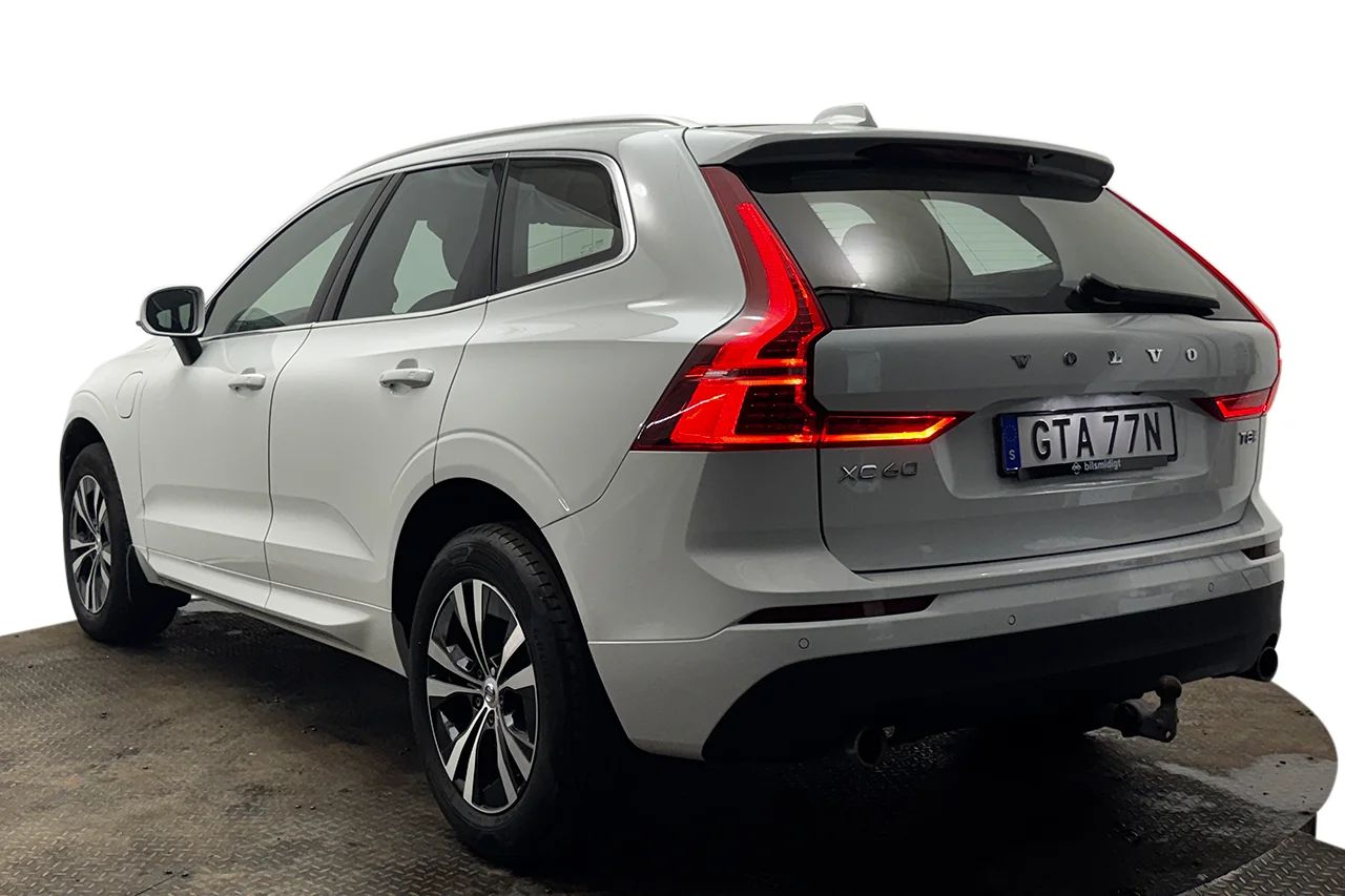 Volvo XC60 T8 Twin Engine AWD Automat Momentum Advanced Drag Pano Navi Kamera Delläder Värmare MOMS 392hk – bild 8 av 38
