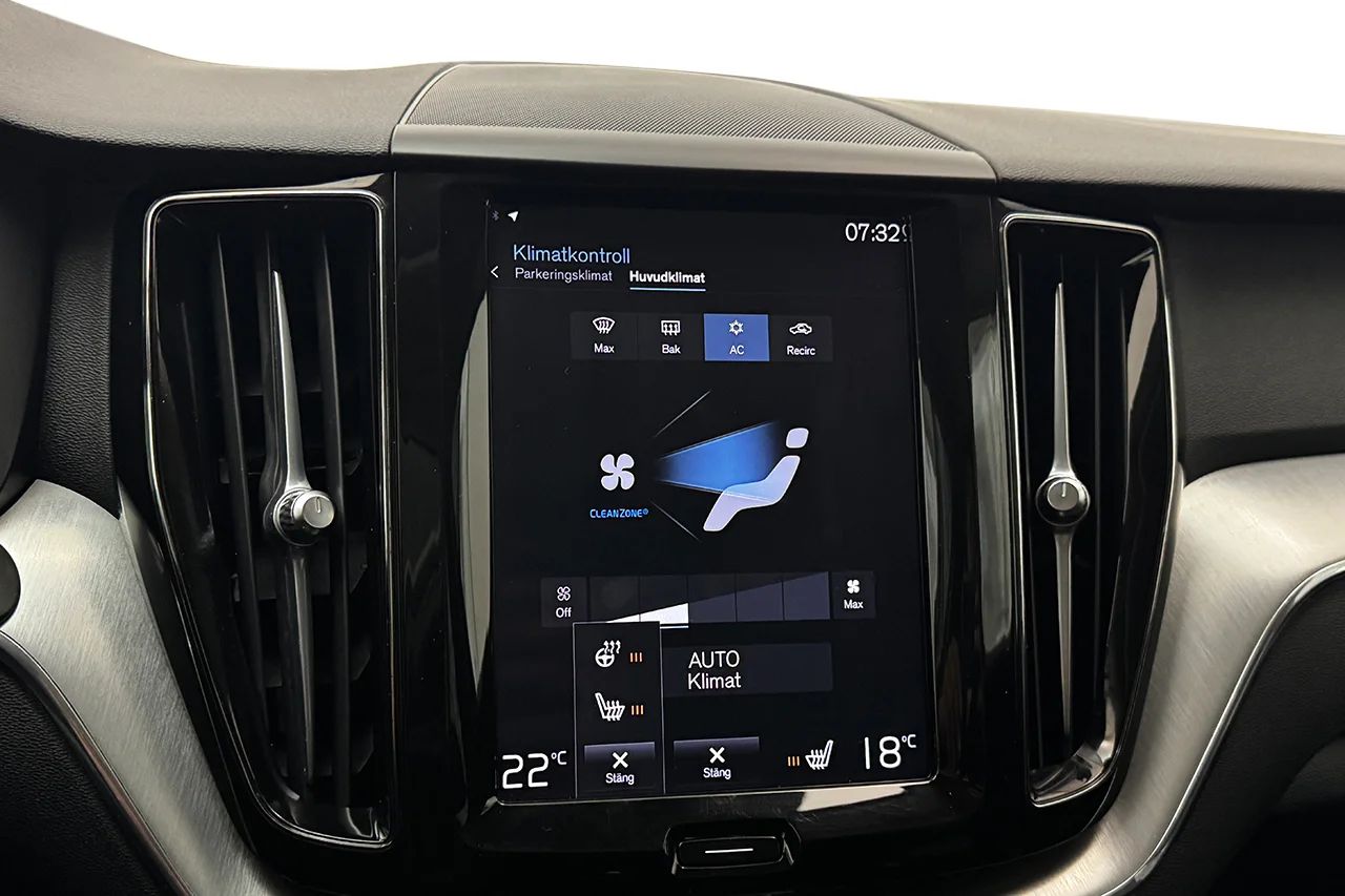 Volvo XC60 T8 Twin Engine AWD Automat Momentum Advanced Drag Pano Navi Kamera Delläder Värmare MOMS 392hk – bild 25 av 38