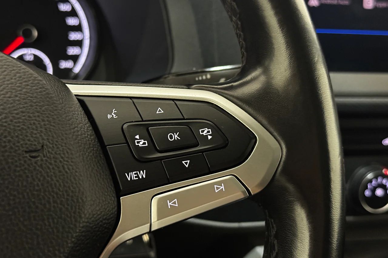 Volkswagen Transporter T32 2.0 TDI Automat 4Motion Extra Hög Värmare Navi P-Sens CarPlay MOMS 150hk – bild 16 av 27