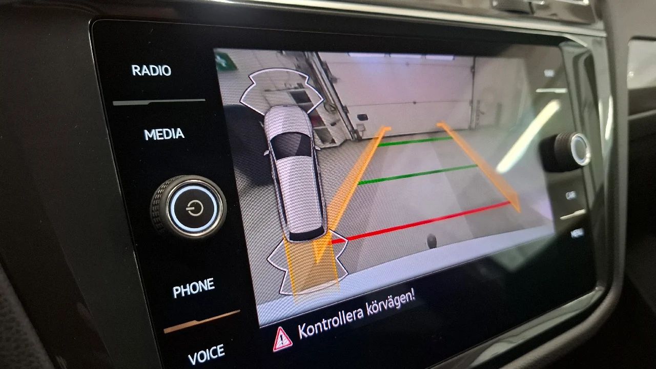 Volkswagen Tiguan Allspace 2.0 TSI 4M 7-sits Drag Värmare ACC Kamera MOMS – bild 8 av 10