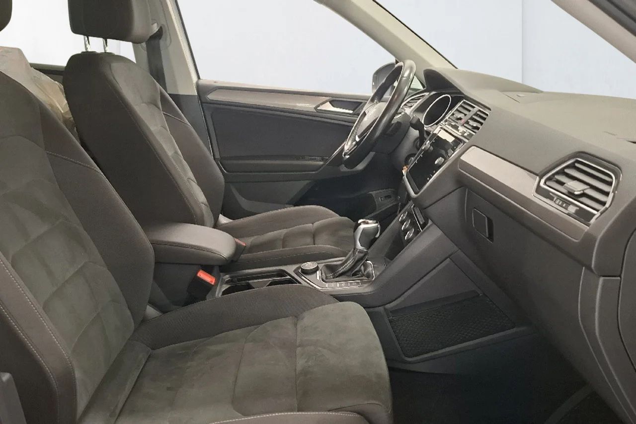 Volkswagen Tiguan Allspace 2.0 TSI 4M 7-sits Drag Värmare ACC Kamera MOMS – bild 6 av 10