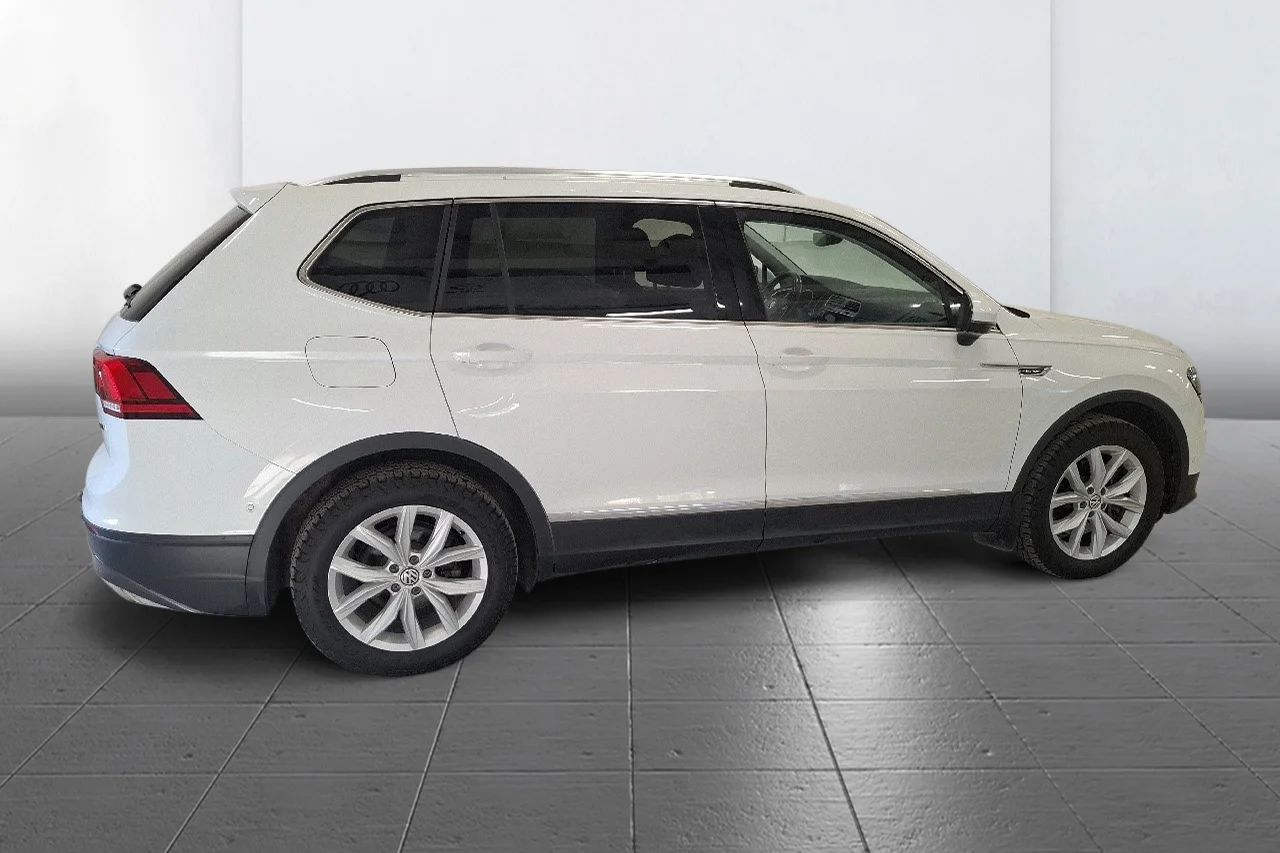 Volkswagen Tiguan Allspace 2.0 TSI 4M 7-sits Drag Värmare ACC Kamera MOMS – bild 3 av 10