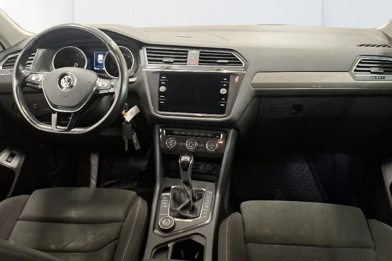 Volkswagen Tiguan Allspace 2.0 TSI 4M 7-sits Drag Värmare ACC Kamera MOMS – bild 7 av 10