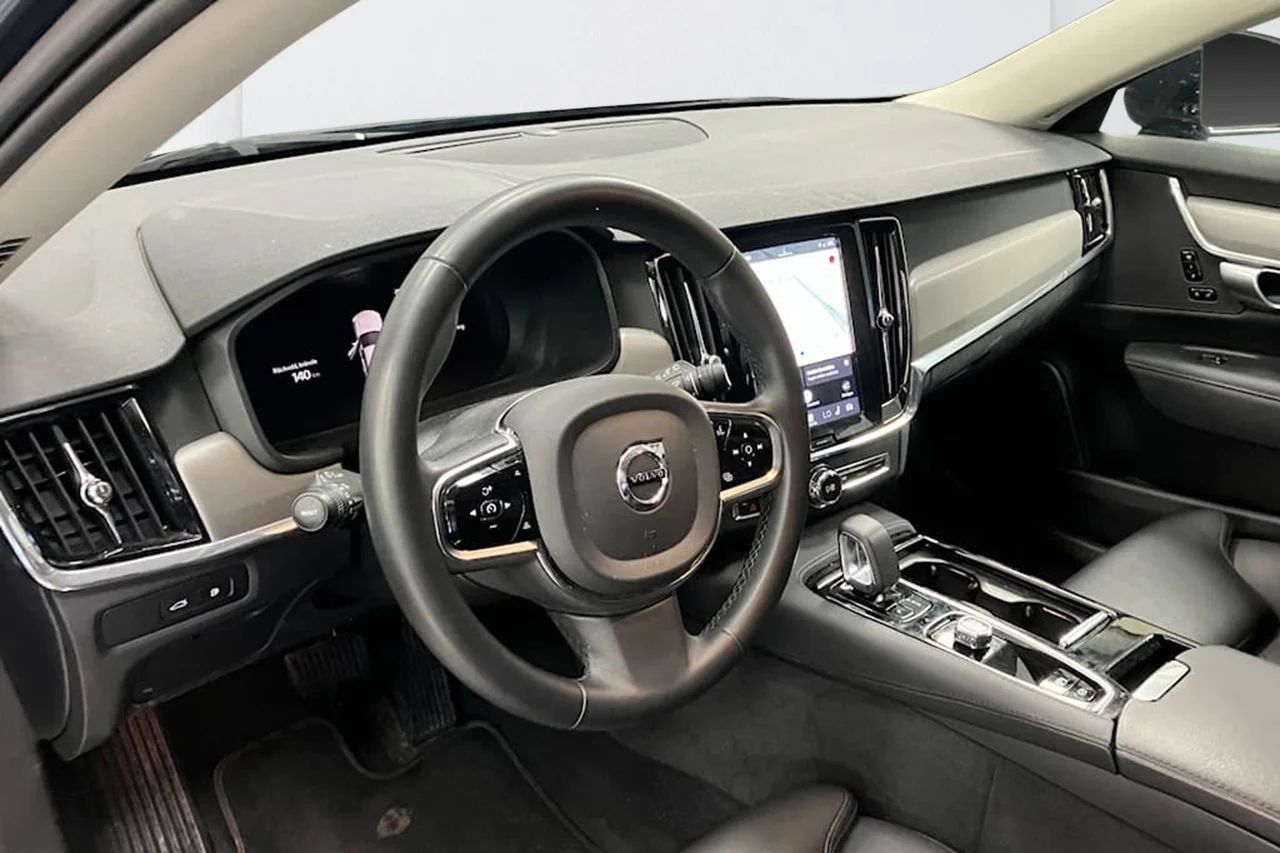 Volvo V90 Recharge T6 AWD Plus Dark Läder Drag Navi Cockpit MOMS 350hk – bild 6 av 7