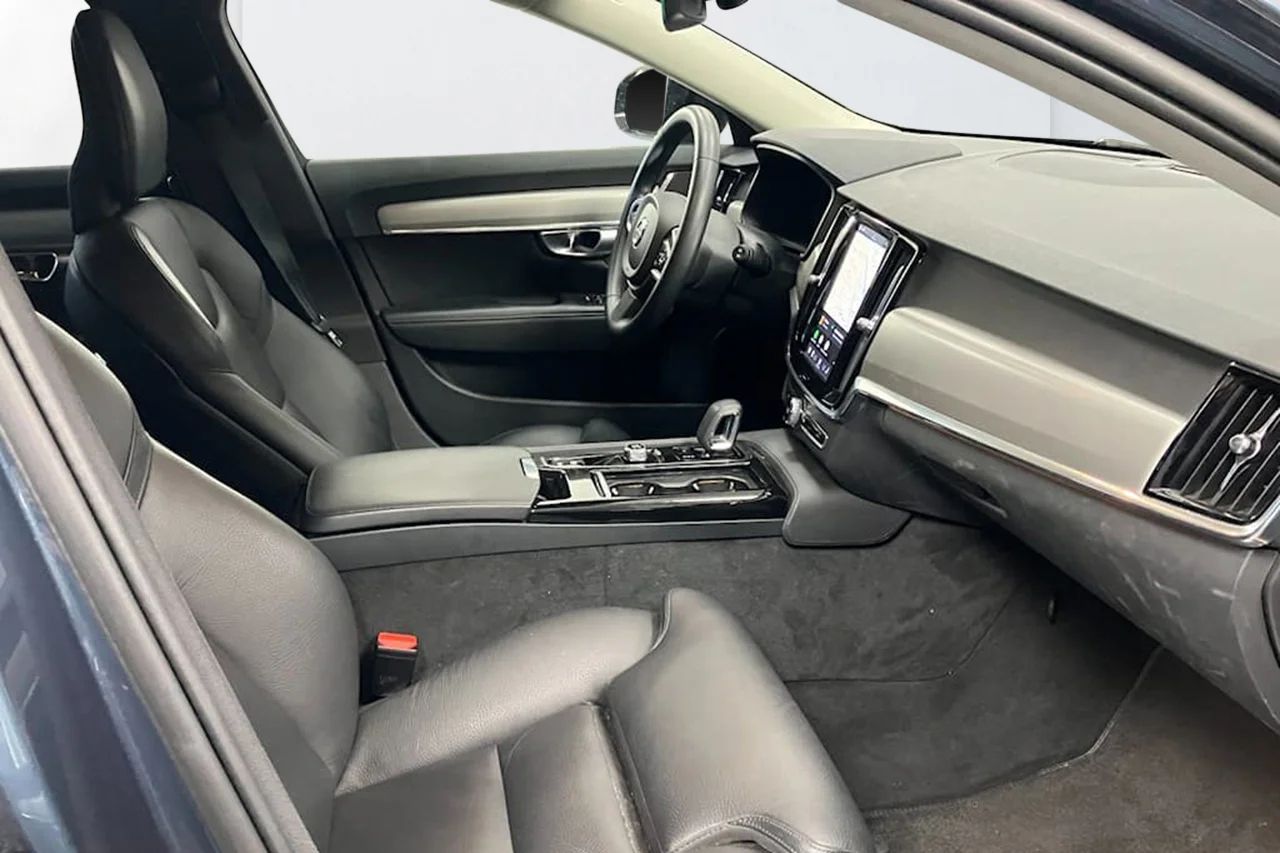 Volvo V90 Recharge T6 AWD Plus Dark Läder Drag Navi Cockpit MOMS 350hk – bild 7 av 7