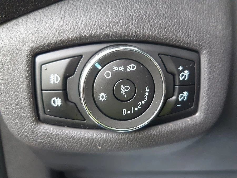 Ford Transit Connect 230 LWB 1.6 Aut Drag 3sits Kamera P-Sens 150hk – bild 18 av 20