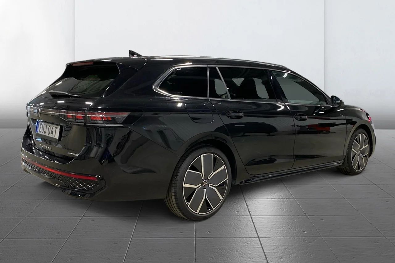 Volkswagen Passat Variant eHybrid 1.5 TSI R-Line Drag Pano Nav Delläder Massage – bild 4 av 14