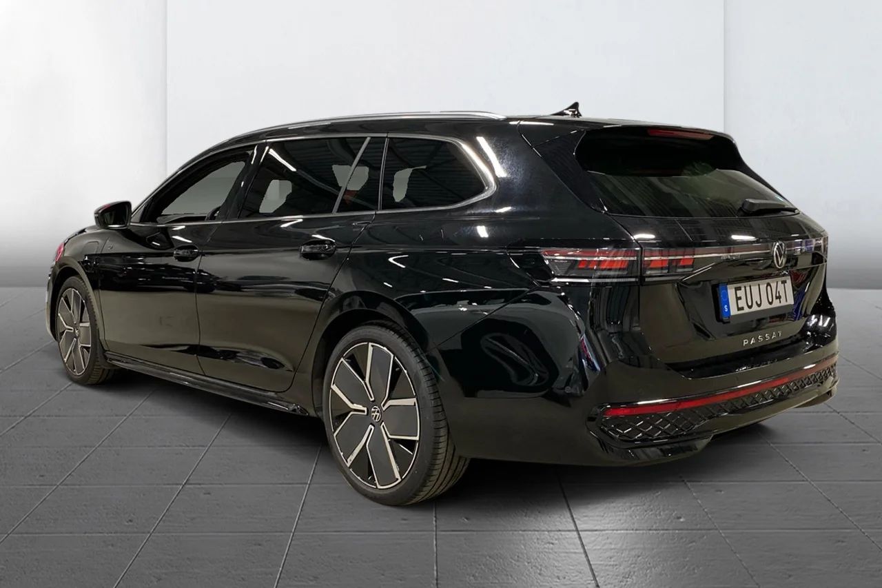 Volkswagen Passat Variant eHybrid 1.5 TSI R-Line Drag Pano Nav Delläder Massage – bild 5 av 14