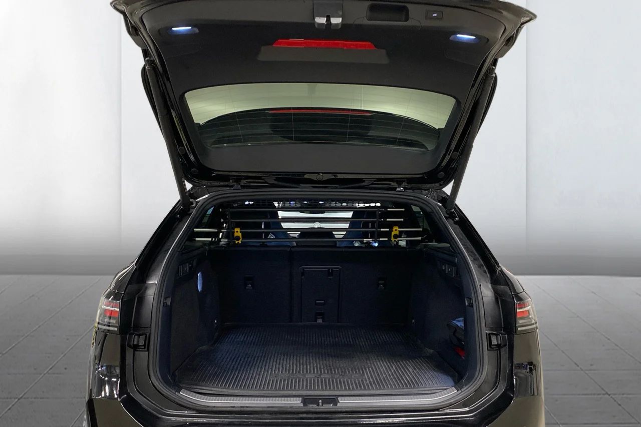 Volkswagen Passat Variant eHybrid 1.5 TSI R-Line Drag Pano Nav Delläder Massage – bild 12 av 14