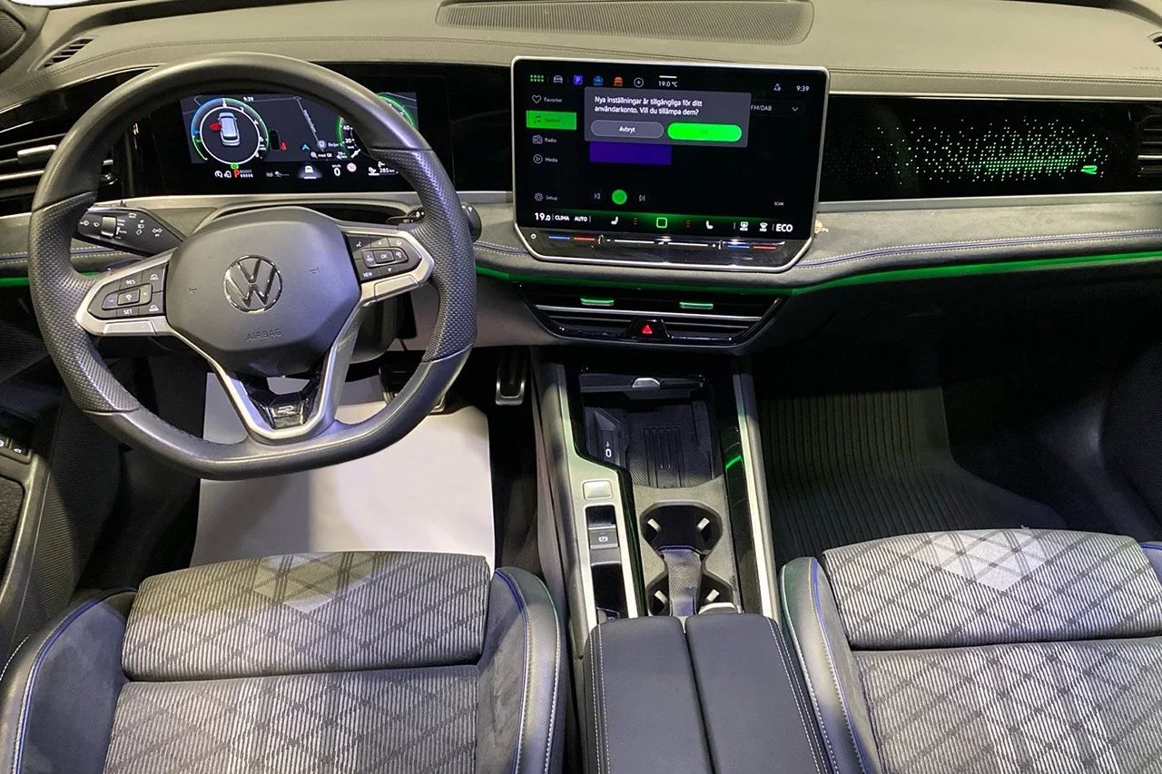 Volkswagen Passat Variant eHybrid 1.5 TSI R-Line Drag Pano Nav Delläder Massage – bild 9 av 14