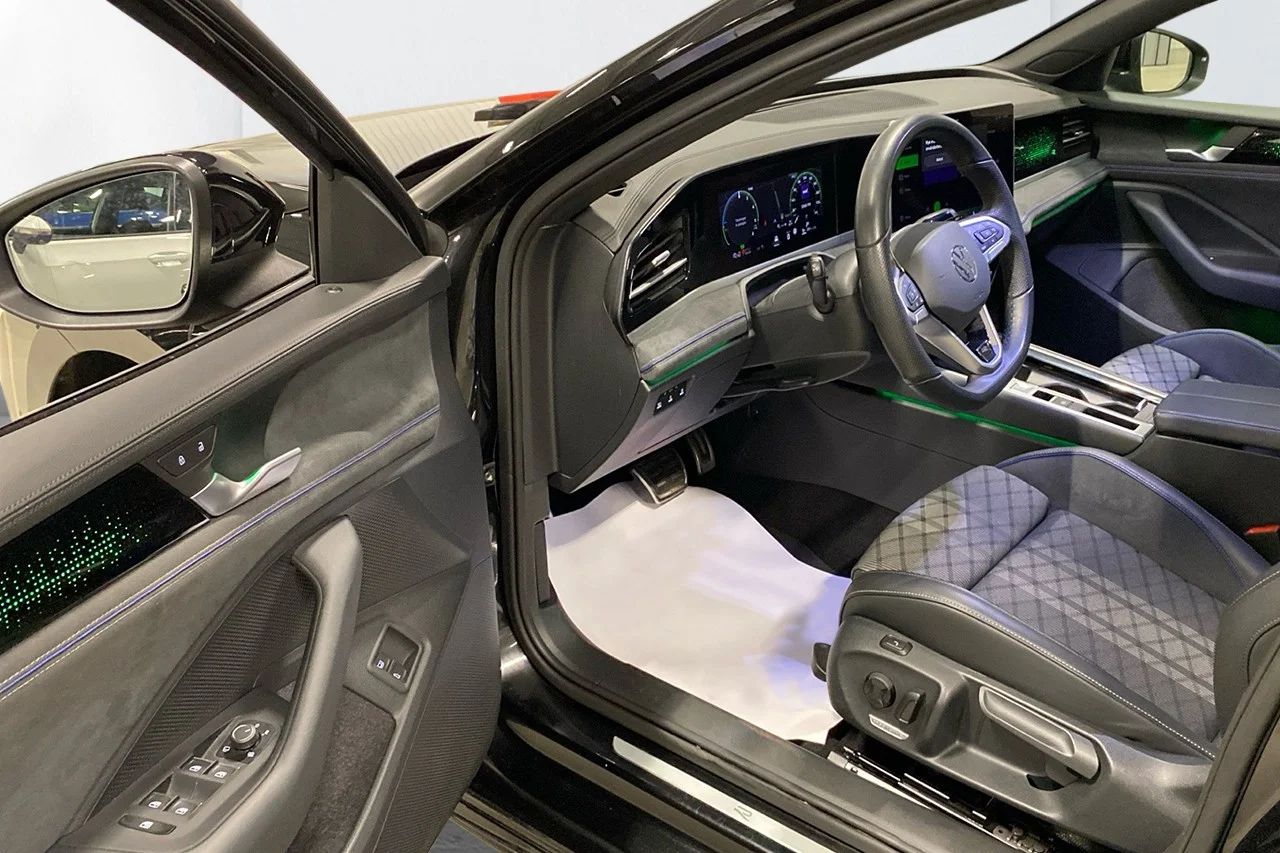 Volkswagen Passat Variant eHybrid 1.5 TSI R-Line Drag Pano Nav Delläder Massage – bild 6 av 14