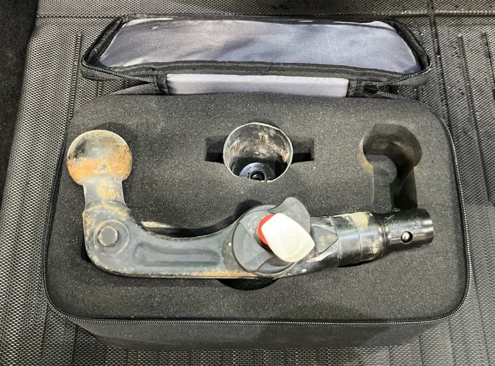 Tesla Model Y Long Range AWD Premium Pano V-Pump AI-Dator 514hk – bild 15 av 15
