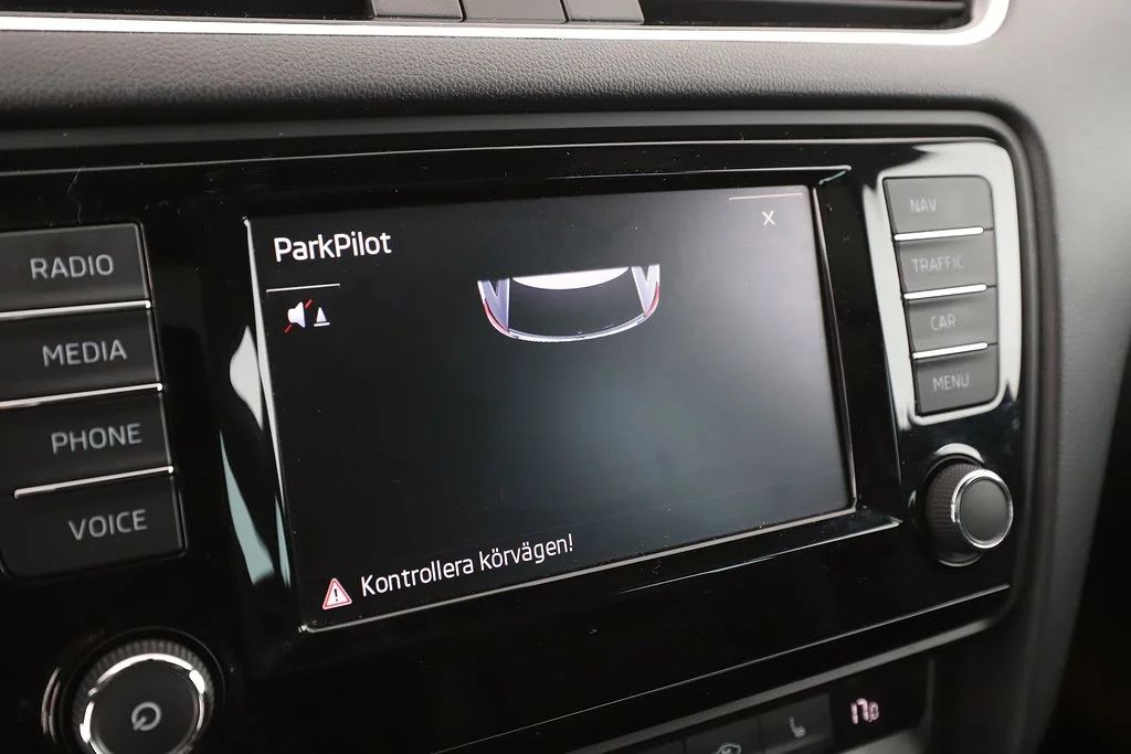 Skoda Octavia Kombi RS 2.0 TSI Drag Läder Pano Navi Värmare 220hk – bild 17 av 20