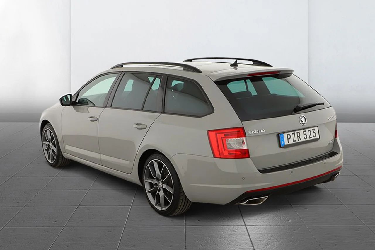 Skoda Octavia Kombi RS 2.0 TSI Drag Läder Pano Navi Värmare 220hk – bild 8 av 20