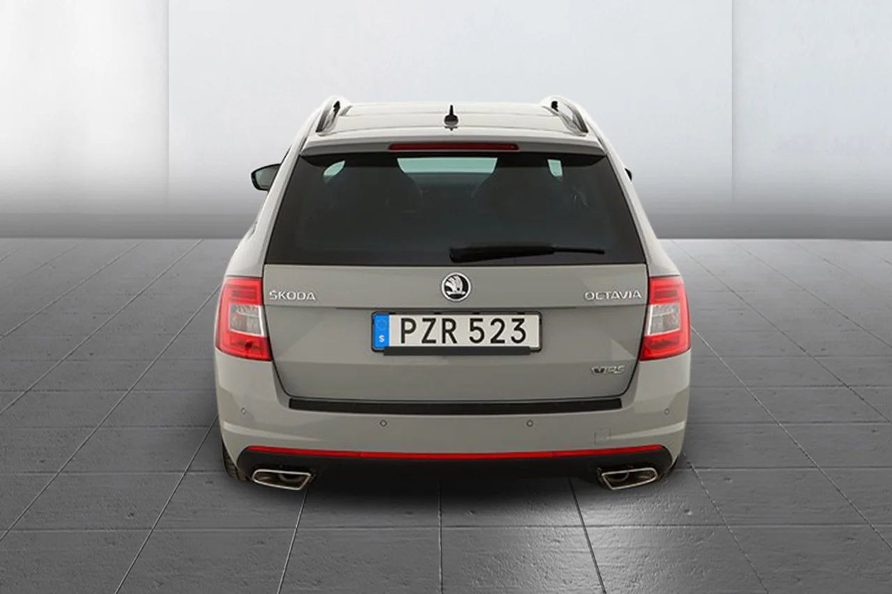 Skoda Octavia Kombi RS 2.0 TSI Drag Läder Pano Navi Värmare 220hk – bild 7 av 20