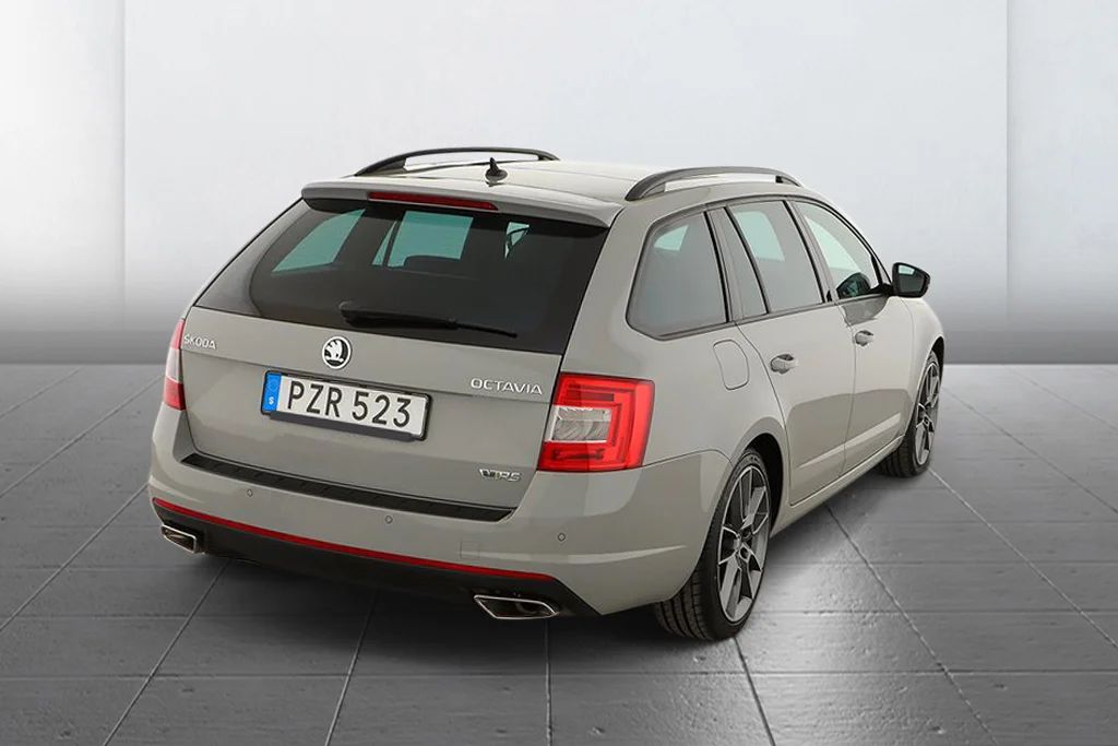 Skoda Octavia Kombi RS 2.0 TSI Drag Läder Pano Navi Värmare 220hk – bild 6 av 20